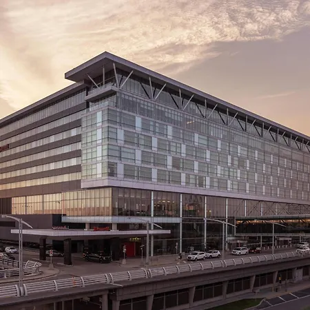 Marriott Montreal Airport In-Terminal Hotel-3