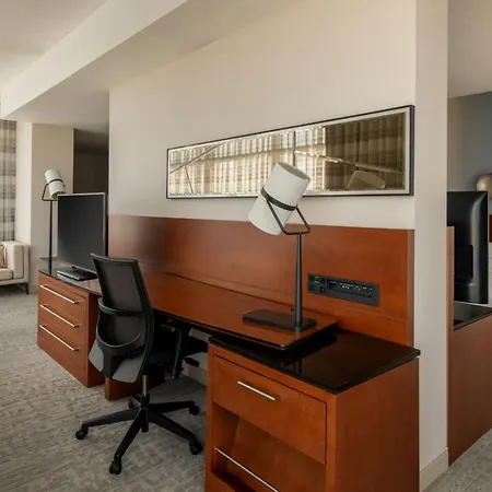 Marriott Montreal Airport In-Terminal Hotel-3